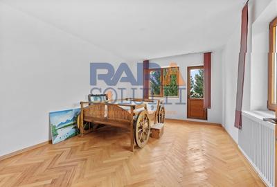 Vilă cu 6 dormitoare, 2 garaje, anexe multiple - 2076 mp teren - 15