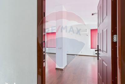 Spațiu comercial, de 85 mp, în Central - 17
