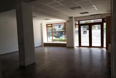 Spațiu comercial, de 70 mp, în Central - 6