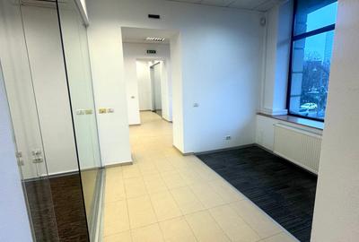 Spațiu comercial, de 217 mp, în P-ța Victoriei - 9