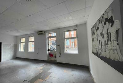 Spațiu comercial, de 80 mp, în Central - 7