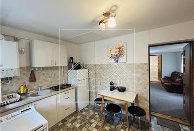 Ap 2 camere, renovat, etaj 1 - zona Piata Mare - 2