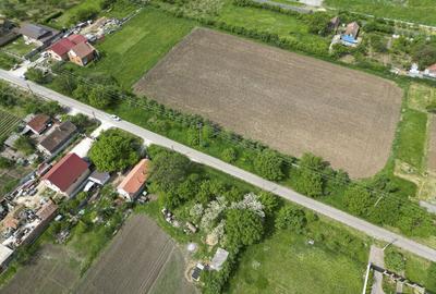 Teren de 3090 mp, în Cuvin - 32