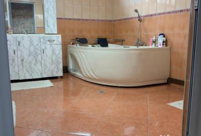 Spațiu comercial, de 150 mp, în Democrației - 10