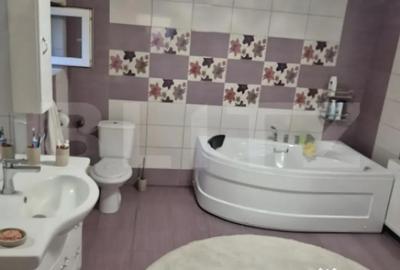 Casă cu 4 camere cu Teren 583 Mp în Central - 2