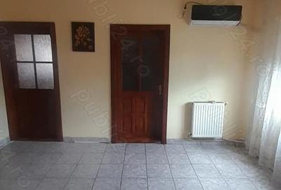 Casă cu 6 camere în Rovine - 3