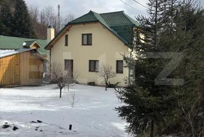 Casă cu 3 camere cu Teren 1300 Mp în Central