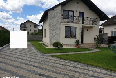 Casă cu 4 camere cu Teren 180 Mp în Central - 1