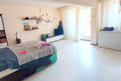 Apartament cu 4 camere decomandat în