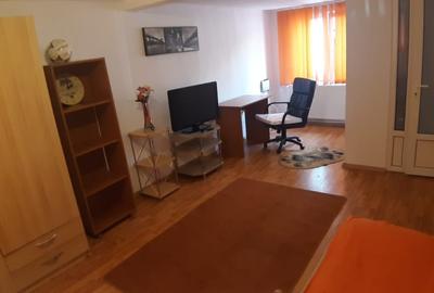 Apartament cu 3 camere semidecomandat în Baba Novac