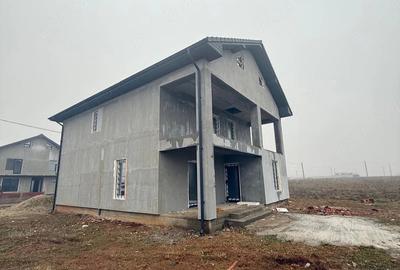 Casă cu Teren 500 Mp în Central - 1