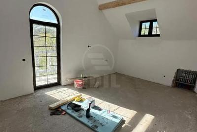 Casă cu 4 camere cu Teren 800 Mp în Florești