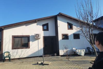 Casă cu 4 camere în Malu Mare - 1