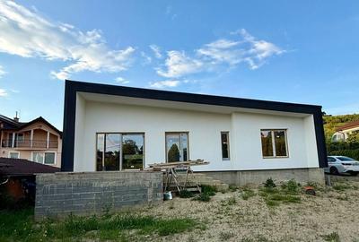 Casă cu 3 camere cu Teren 400 Mp în Corunca