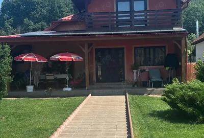 Casă cu Teren 827 Mp în Glâmbocu - 4