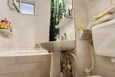 Apartament cu 2 camere semidecomandat, mobilat în Rogerius