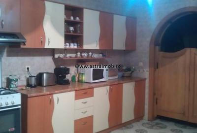 Casă cu 10 camere în Central