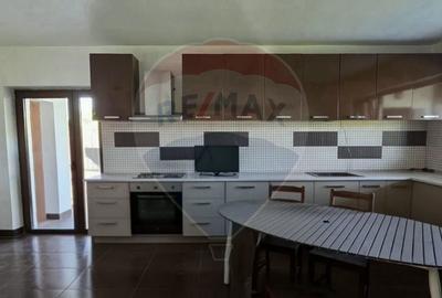 Casă cu 5 camere cu Teren 1192 Mp în Crevedia - 4