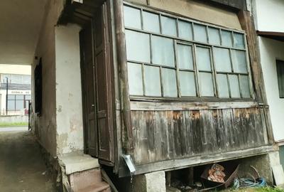 Casa cu 2 camere,bucatarie,magazie,teren 96m2,pt spatii comercial birouri,in zona centrala la strada - 10
