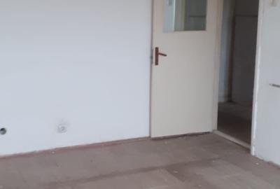 Apartament cu 2 camere decomandat în Km 5 - 3