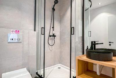 Apartament cu 4 camere decomandat în P-ța Victoriei - 3