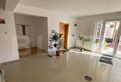 Casă cu 7 camere cu Teren 7000 Mp în Central - 12