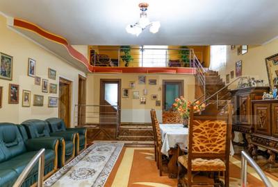 Casă cu 7 camere cu Teren 2500 Mp în Central - 14