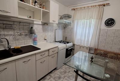 3 CAMERE DECOMANDAT- ETAJ 3- CENTRALA GAZE -BLOC 1981- LOC PARCARE - 29