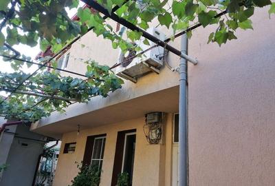 Duplex cu 10 camere cu Canalizare în Central - 4