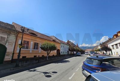 Casă cu Teren 1323 Mp în Central - 3