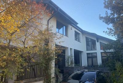 Casă cu 5 camere cu Teren 460 Mp în Central