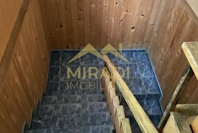 Casă cu 7 camere cu Canalizare în Central - 10