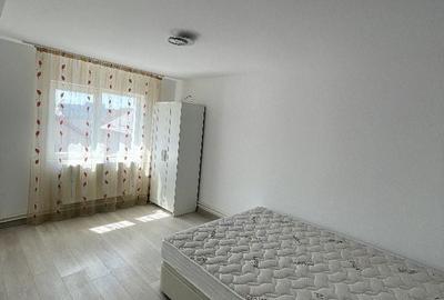 Apartament cu 2 camere semidecomandat în Micro 3 - 8