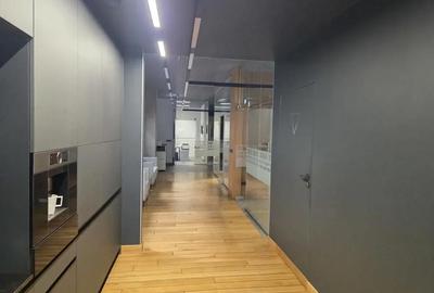 Spațiu comercial, de 11,000 mp, în Central - 3