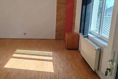 Spațiu comercial, de 25 mp, în Central - 6