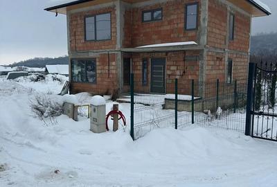 Casă cu 4 camere în Griviței