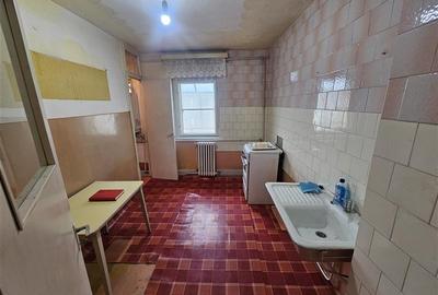 Apartament cu 2 camere decomandat în Micro IV - 24