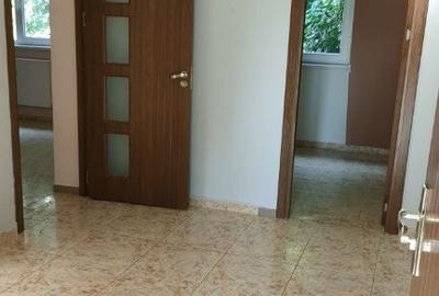 Casă cu 8 camere cu Teren 450 Mp în Calea Călărașilor