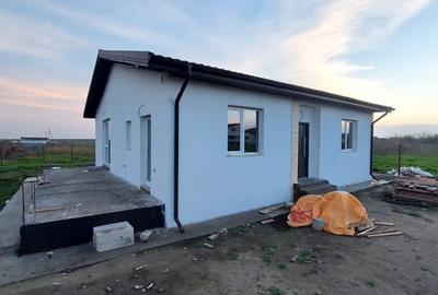 Casă individuală cu 3 camere cu Canalizare în Cumpăna - 1