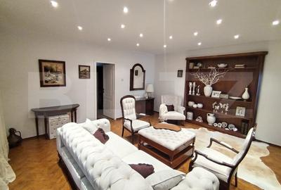 Vila de lux de vanzare, 15 camere, 550 mp, zona Micro 6, comision 0% - 4