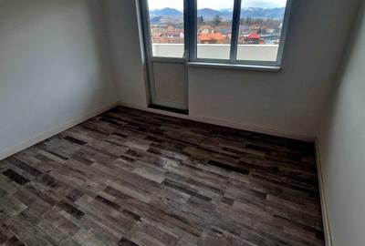 Apartament cu 3 camere decomandat în Iara - 6