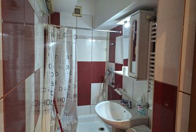 Apartament cu 2 camere decomandat în Basarabia