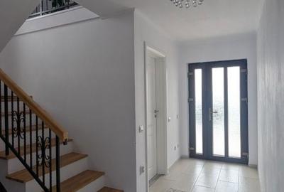 Casă cu 4 camere în Central - 4