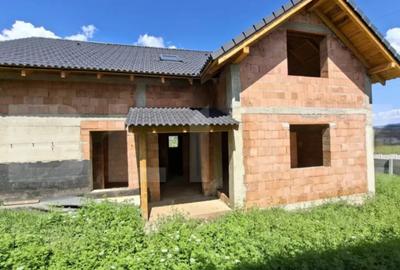 Casă cu 4 camere cu Teren 386 Mp în Micești - 2