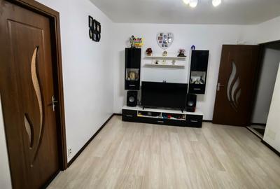 Apartament cu 3 camere semidecomandat în Tomis Nord