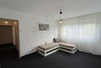 Oportunitate! Apartament 3 camere, Str. Ignisului Nr.24, Etaj III - Carei - 2