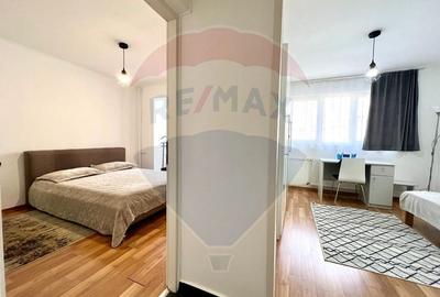 De închiriat apartament cu 3 camere, în zona Dacia - 15