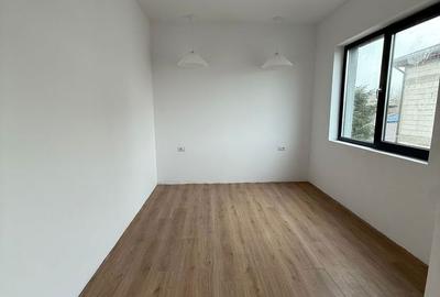 Casă cu 4 camere cu Teren 50 Mp în Central - 1