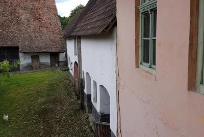 Casă cu 6 camere cu Teren 1129 Mp în Central - 1
