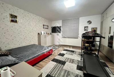 Doua apartamente la curte comuna,zona Traian - 25